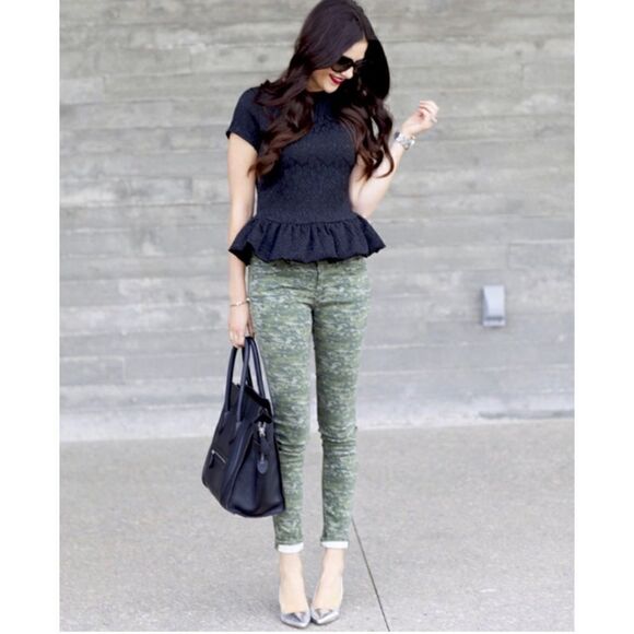 Rag & Bone Skinny Low Rise Jeans in Green Digital Graphic Camo Print, Size 25 - Picture 2 of 16